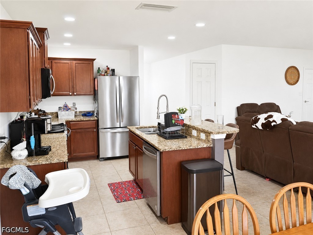 3 Bed SingleFamilyResidence for Sale in Cape Coral, photo 2