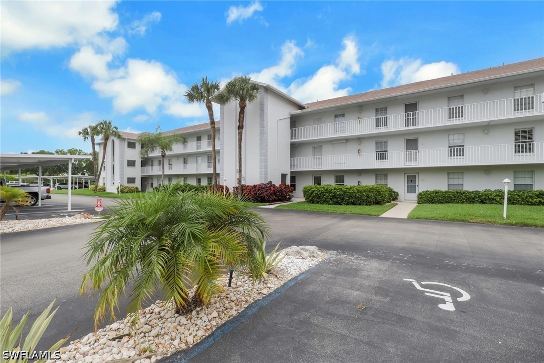 2 Bed Waterfront Home for Sale in Naples, photo 2