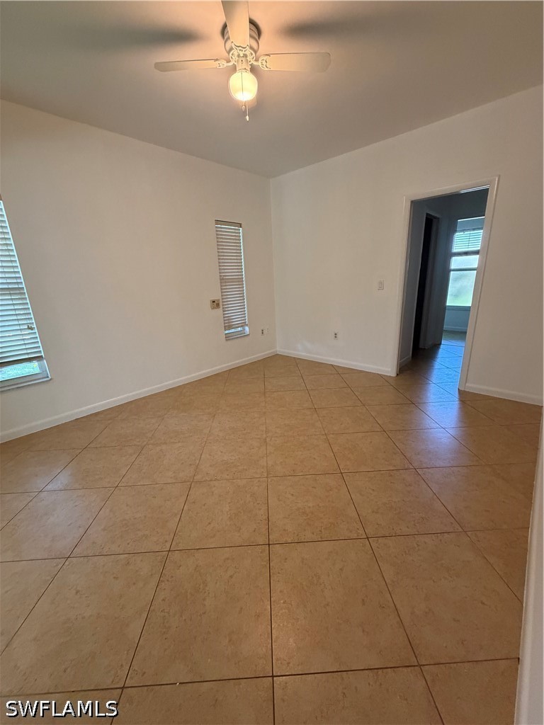 3 Bed SingleFamilyResidence for Sale in Naples, photo 2