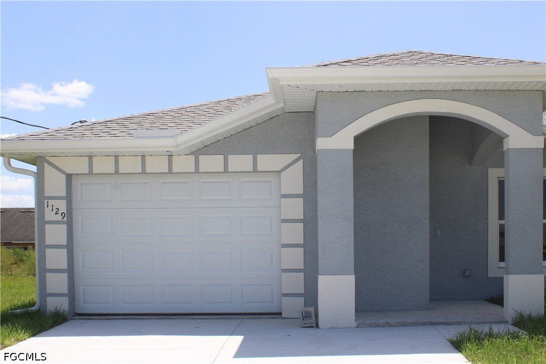 6 Bed Duplex for Sale in Lehigh Estates, photo 2