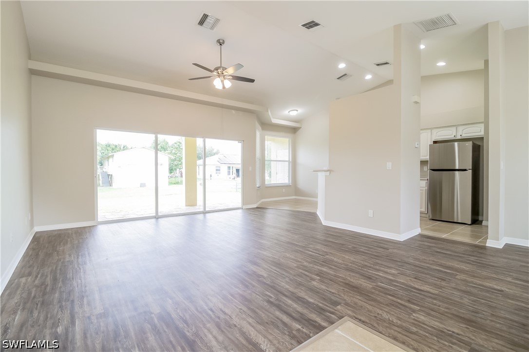 3 Bed SingleFamilyResidence for Sale in Lehigh Acres, photo 2