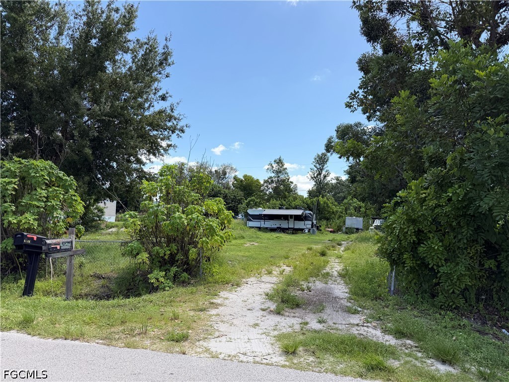Residential for Sale in Suncoast Estate, photo 2