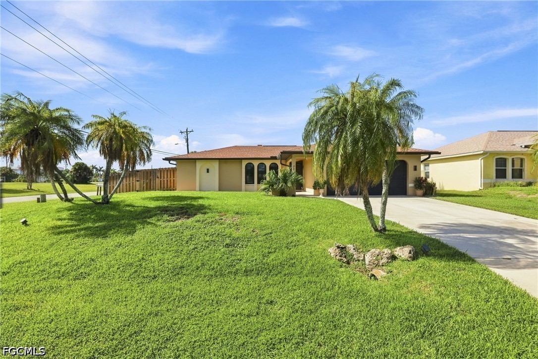 3 Bed SingleFamilyResidence for Sale in Cape Coral, photo 2