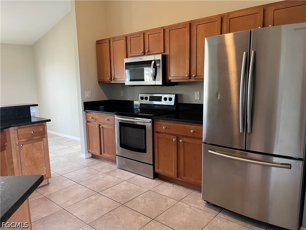 4 Bed SingleFamilyResidence for Sale in Cape Coral, photo 2