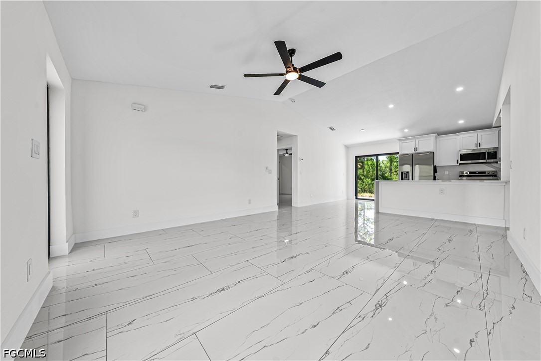 3 Bed SingleFamilyResidence for Sale in Lehigh Acres, photo 2