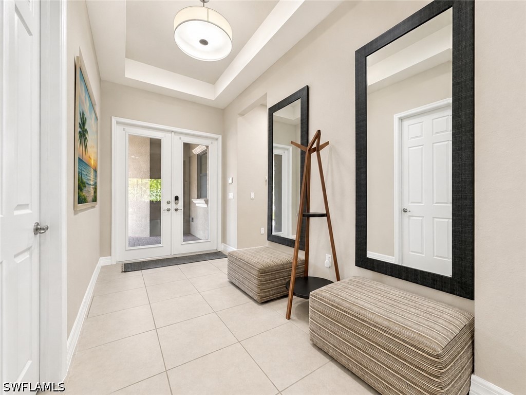 4 Bed SingleFamilyResidence for Sale in Naples, photo 2