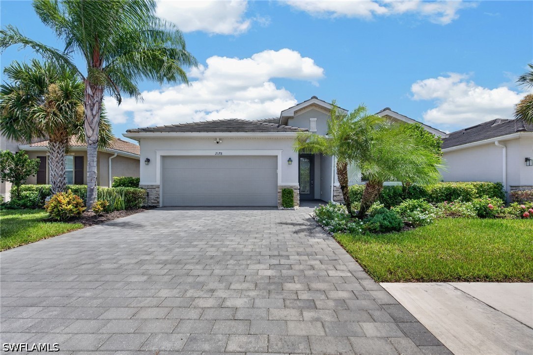3 Bed Pool Home for Sale in Naples, photo 2