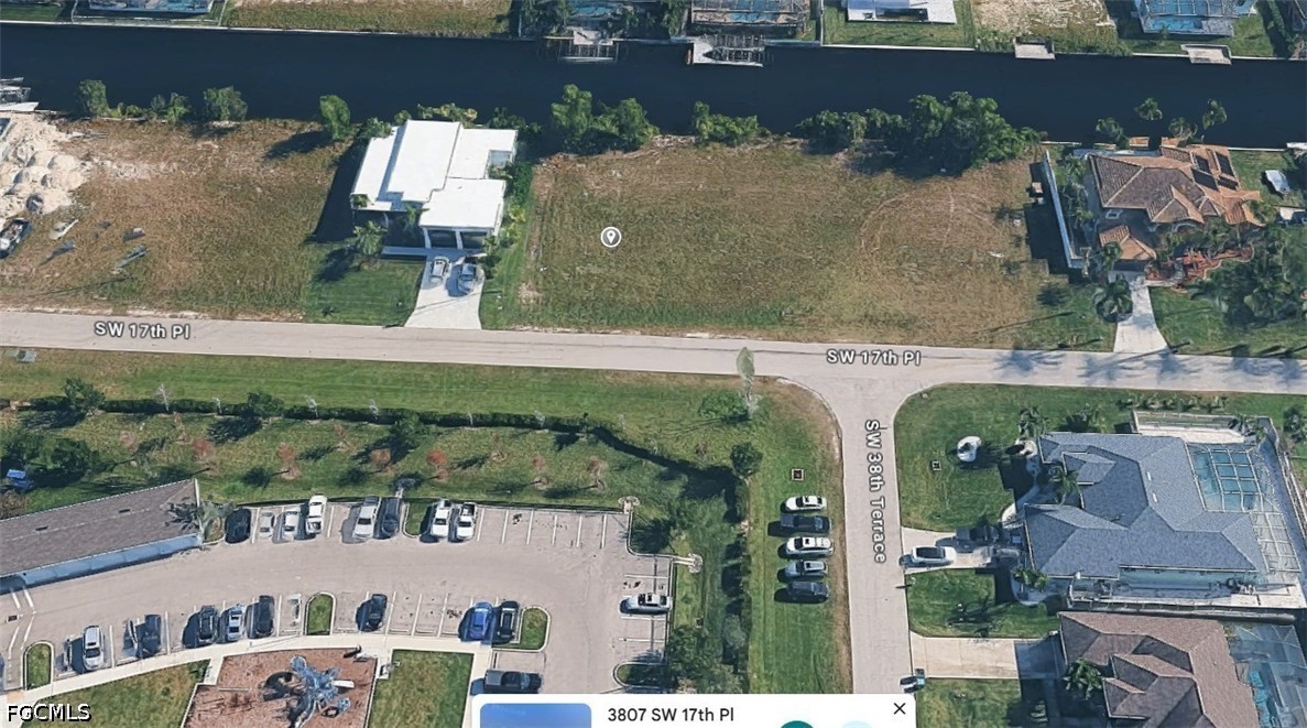 Waterfront Home for Sale in Cape Coral, photo 2
