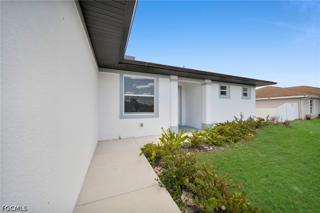 3 Bed SingleFamilyResidence for Sale in Lehigh Acres, photo 2