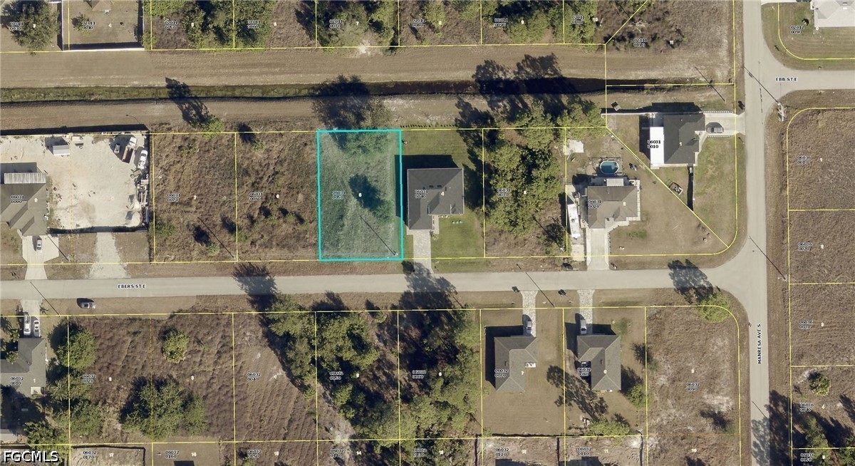 Waterfront Home for Sale in Lehigh Acres, photo 2