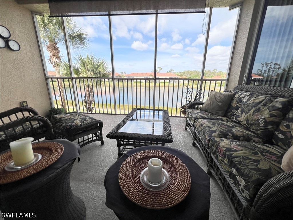 2 Bed Waterfront Home for Sale in Fort Myers, photo 2
