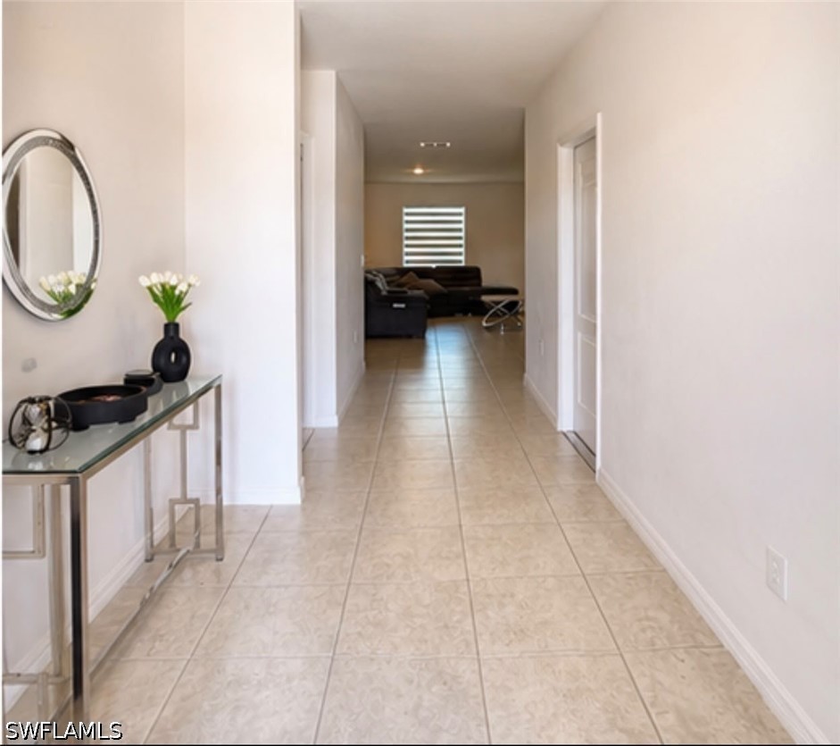 4 Bed SingleFamilyResidence for Sale in Lehigh Acres, photo 2