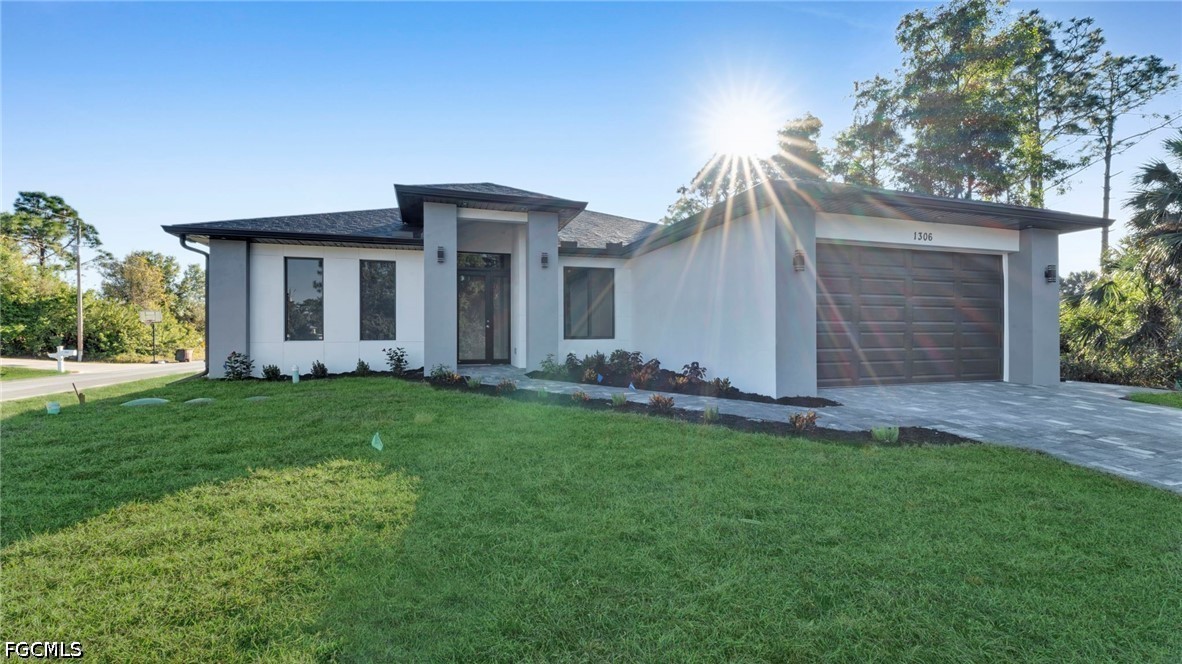 3 Bed SingleFamilyResidence for Sale in Lehigh Acres, photo 2
