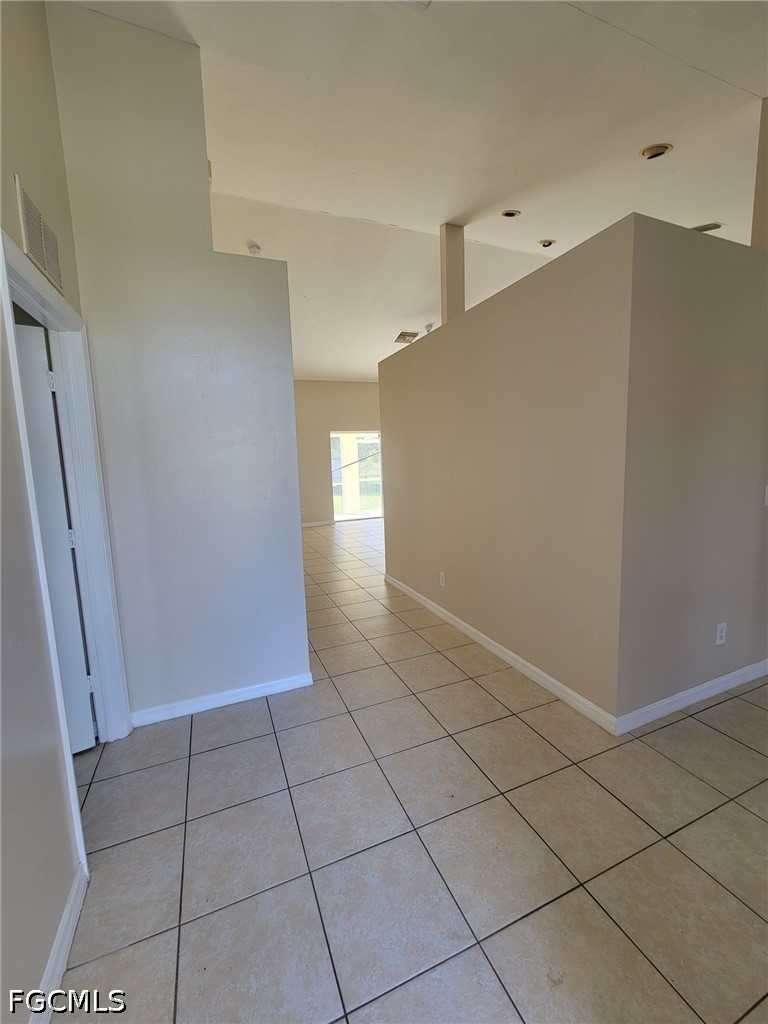 4 Bed SingleFamilyResidence for Sale in Lehigh Acres, photo 2