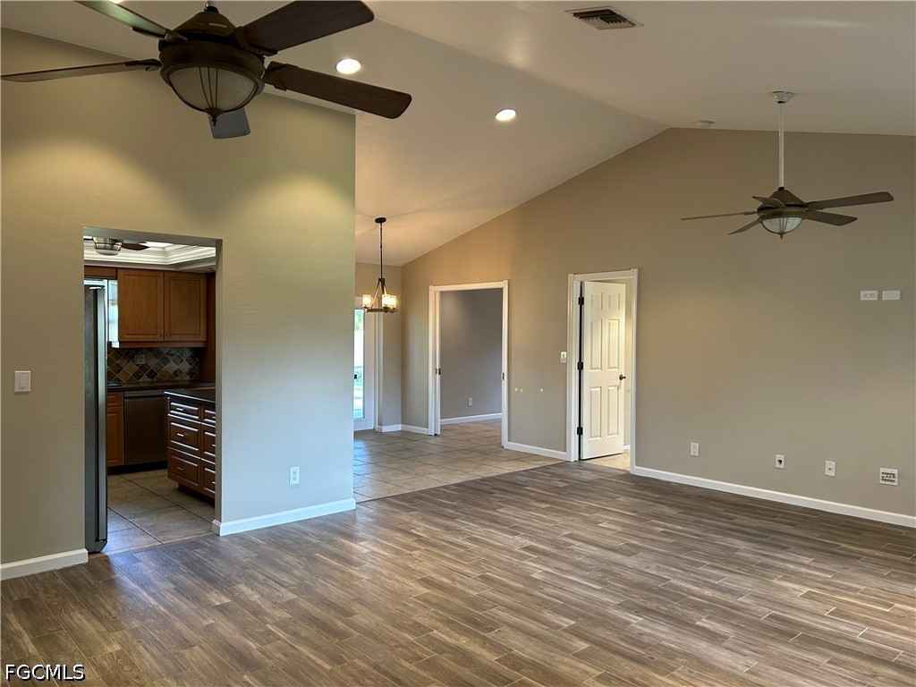 3 Bed SingleFamilyResidence for Sale in Cape Coral, photo 2
