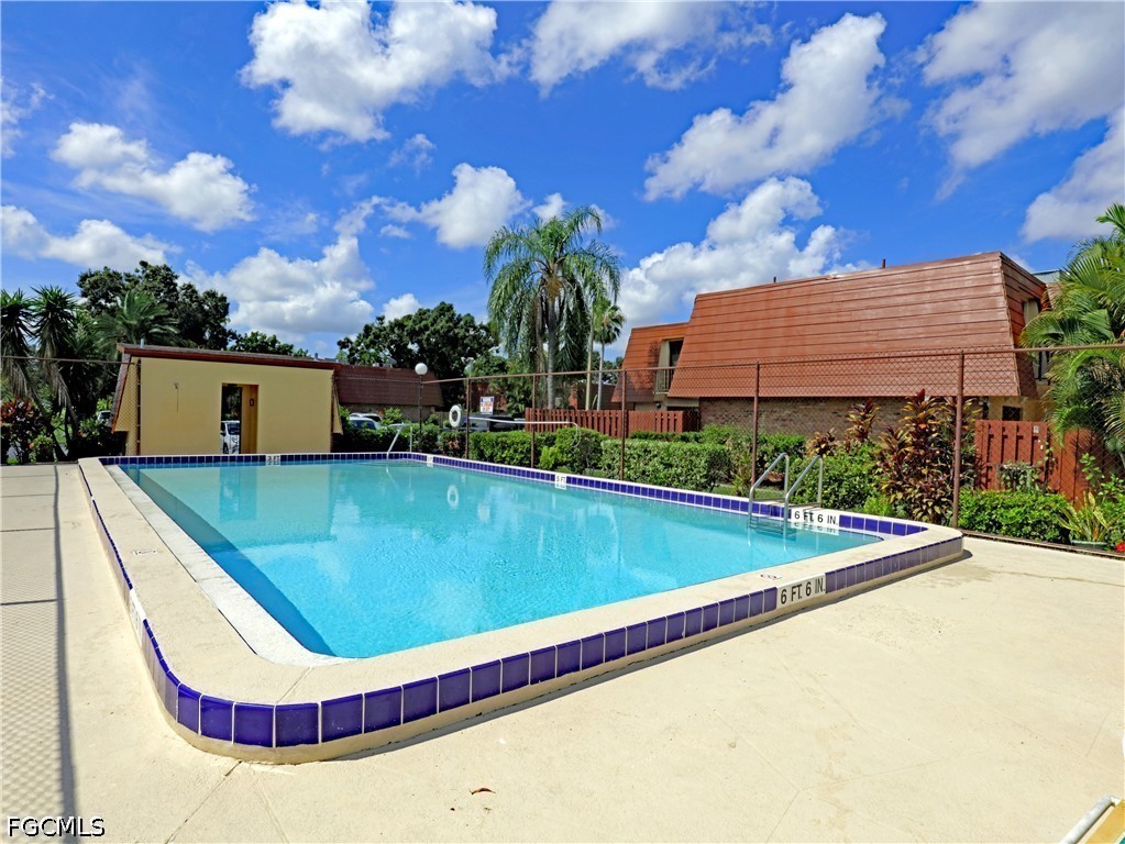 2 Bed Townhouse for Sale in Fort Myers, photo 2