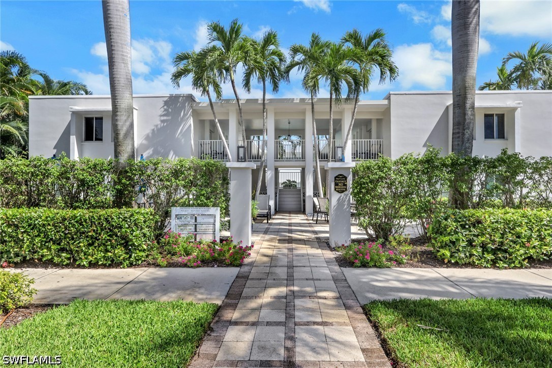 2 Bed Condominium for Sale in Naples, photo 2