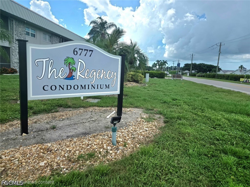 1 Bed Pool Home for Sale in Fort Myers, photo 2