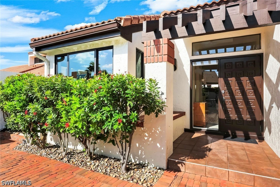 2 Bed Pool Home for Sale in Bay Villas, photo 2