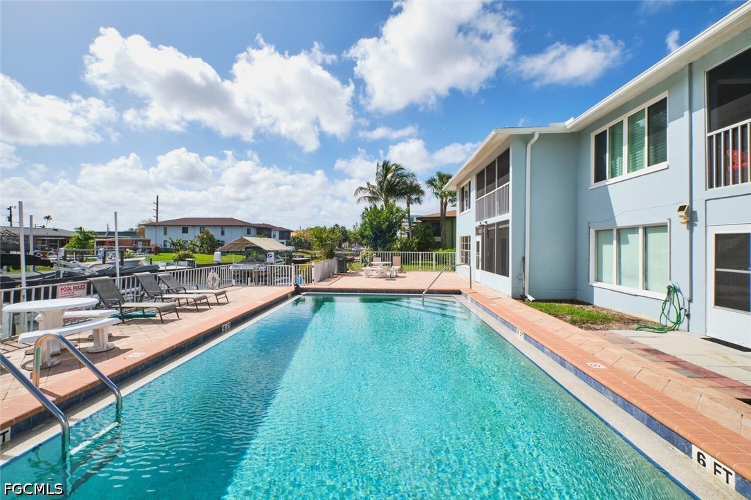 2 Bed Waterfront Home for Sale in Cape Coral, photo 2