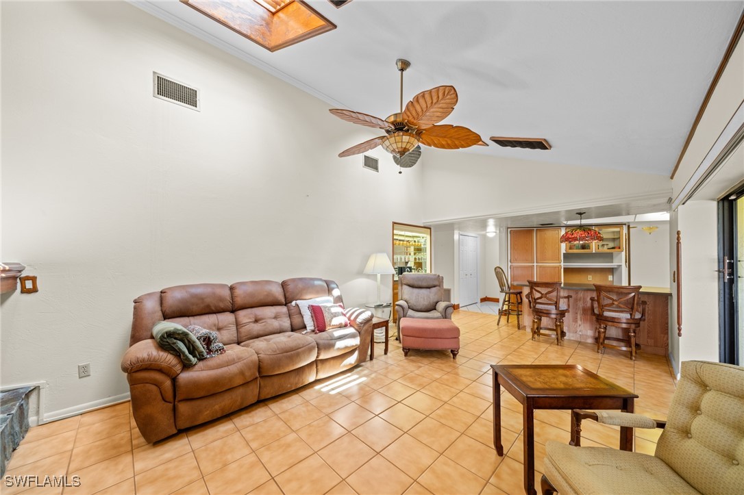 3 Bed Pool Home for Sale in Spanish Wells, photo 11