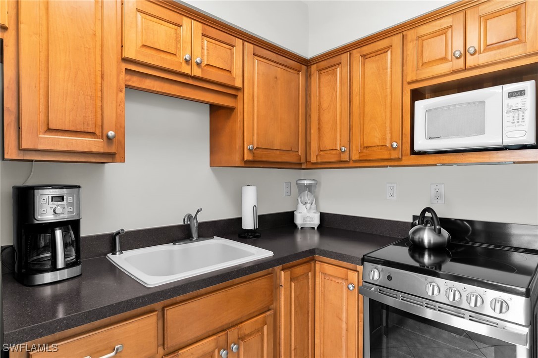 1 Bed Condominium for Sale in Seabreeze Apts, FL, $228,900 — photo 11