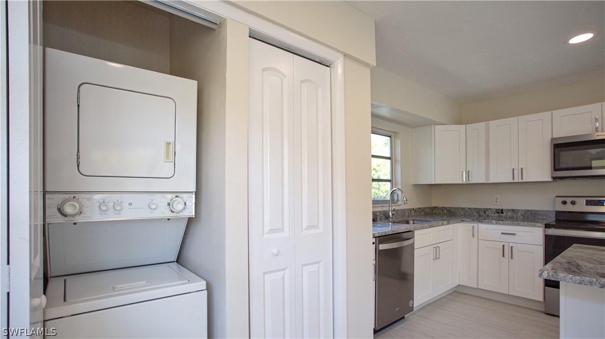 2 Bed Condominium for Sale in Solana Oaks, FL, $299,900 — photo 11