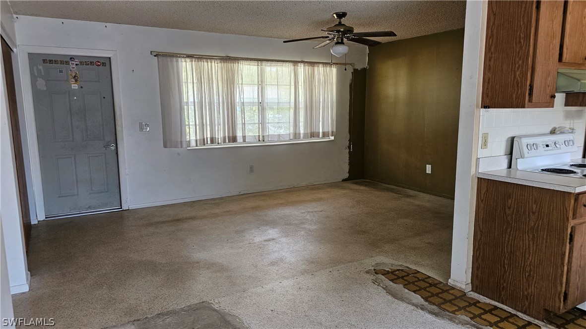 2 Bed SingleFamilyResidence for Sale in Naples, FL, $489,900 — photo 11