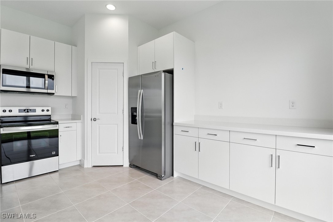 3 Bed Waterfront Home for Sale in Silverwood, FL, $421,307 — photo 11