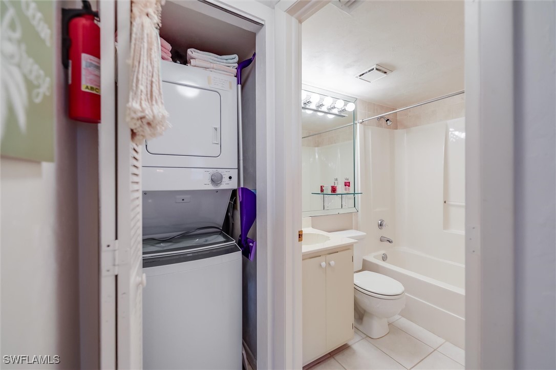 2 Bed Condominium for Sale in Fort Myers Beach, FL, $299,000 — photo 11