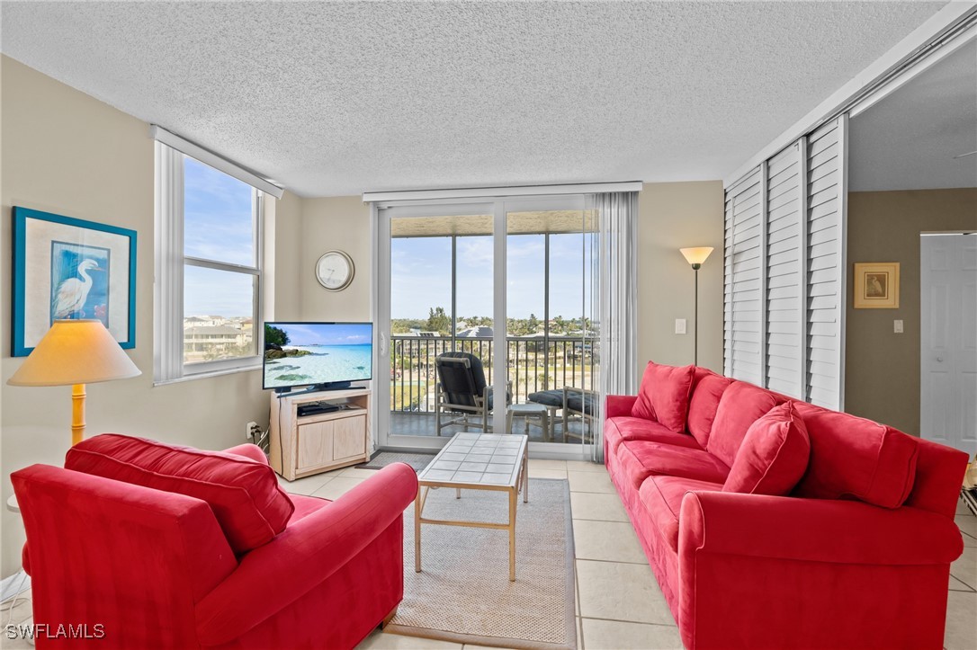 1 Bed Waterfront Home for Sale in Beach And Tennis Club, photo 11