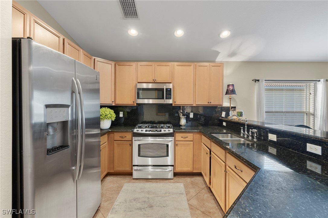 2 Bed SingleFamilyResidence for Sale in Estero, photo 11