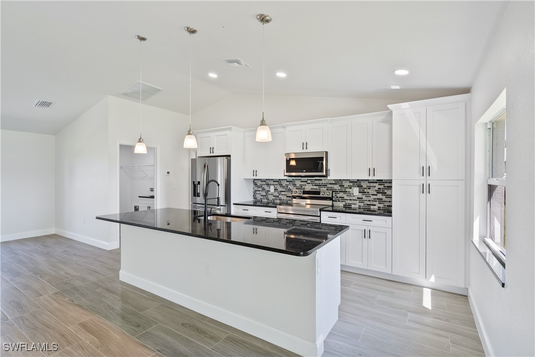 3 Bed SingleFamilyResidence for Sale in Wheelers Subd, FL — photo 11