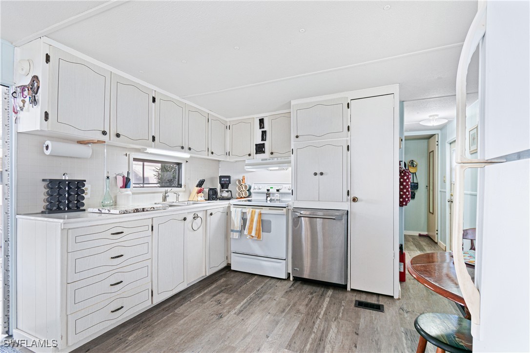 2 Bed ManufacturedHome for Sale in Fort Myers, FL, $80,000 — photo 11