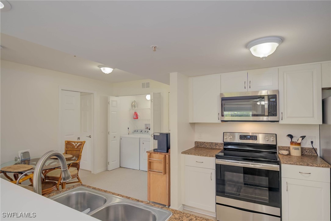 2 Bed Condominium for Sale in Four Mile Cove, FL, $144,900 — photo 11