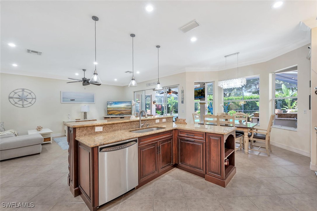 4 Bed Pool Home for Sale in Saturnia Lakes, photo 11