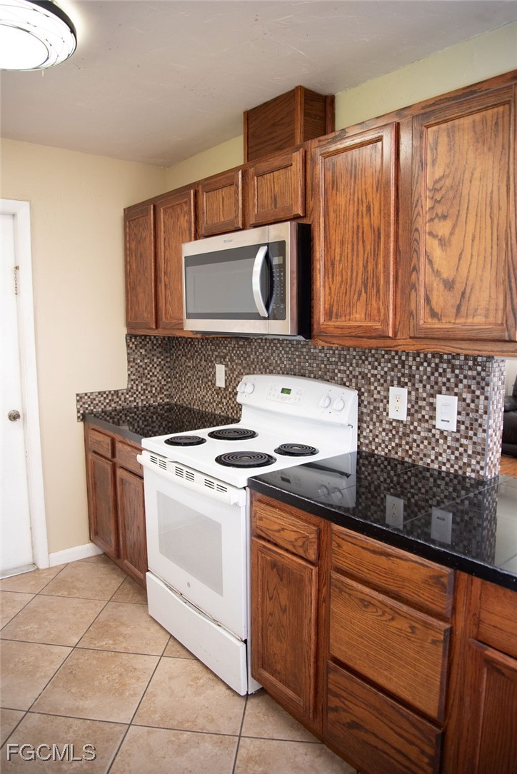 3 Bed SingleFamilyResidence for Sale in Fort Myers, photo 11