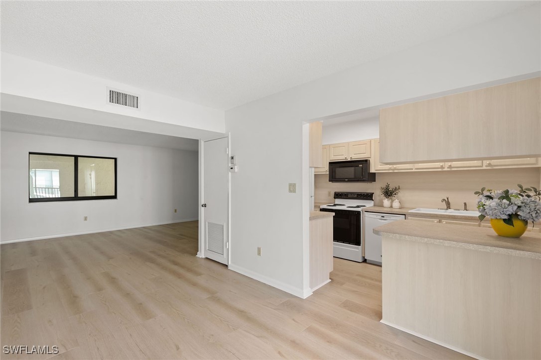 1 Bed Condominium for Sale in Naples, FL, $275,000 — photo 11