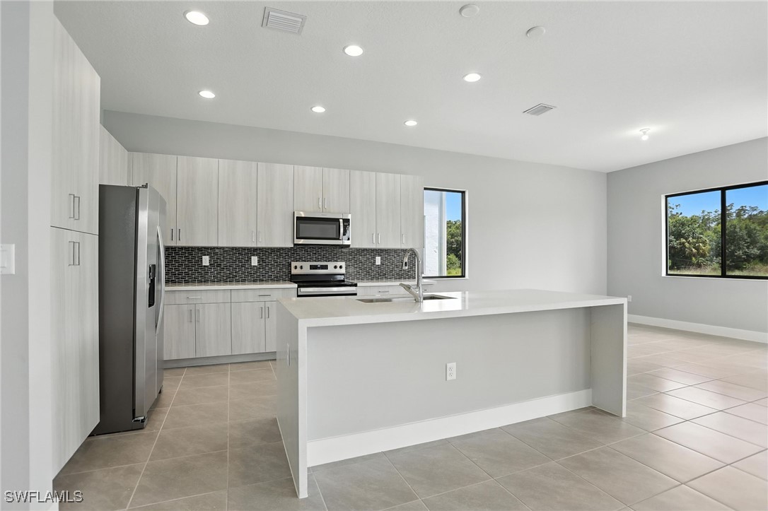 3 Bed SingleFamilyResidence for Sale in Silverwood, FL — photo 11