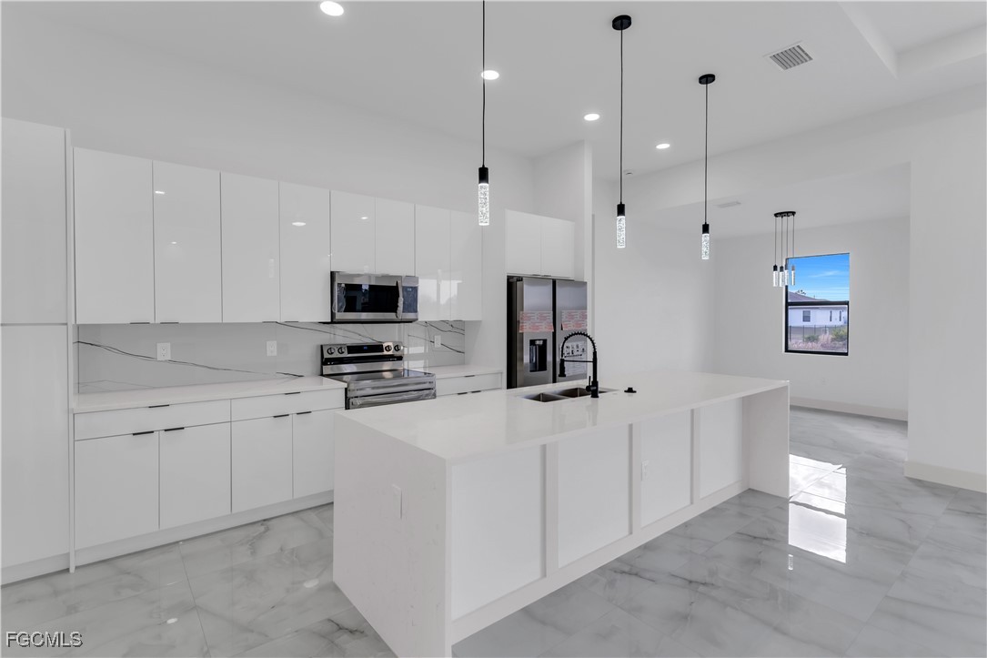3 Bed SingleFamilyResidence for Sale in Lehigh Acres, photo 11