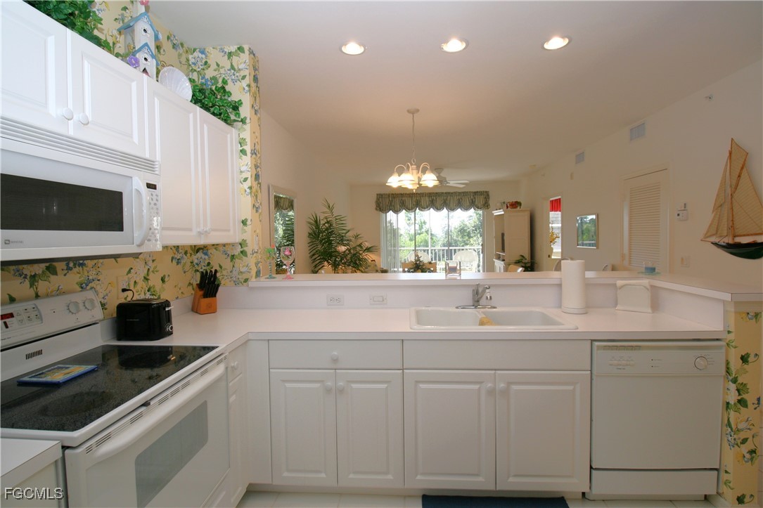 2 Bed Condominium for Sale in Fairway Villas, FL, $190,000 — photo 11