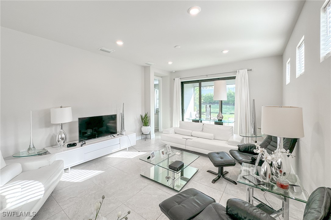 3 Bed SingleFamilyResidence for Sale in Naples, FL, $450,000 — photo 11