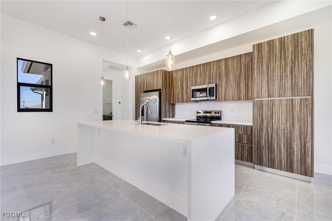 4 Bed SingleFamilyResidence for Sale in Cape Coral, photo 11