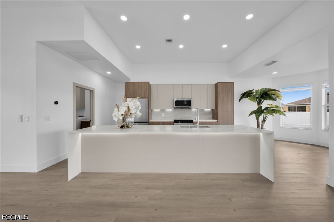 3 Bed SingleFamilyResidence for Sale in Cape Coral, photo 11