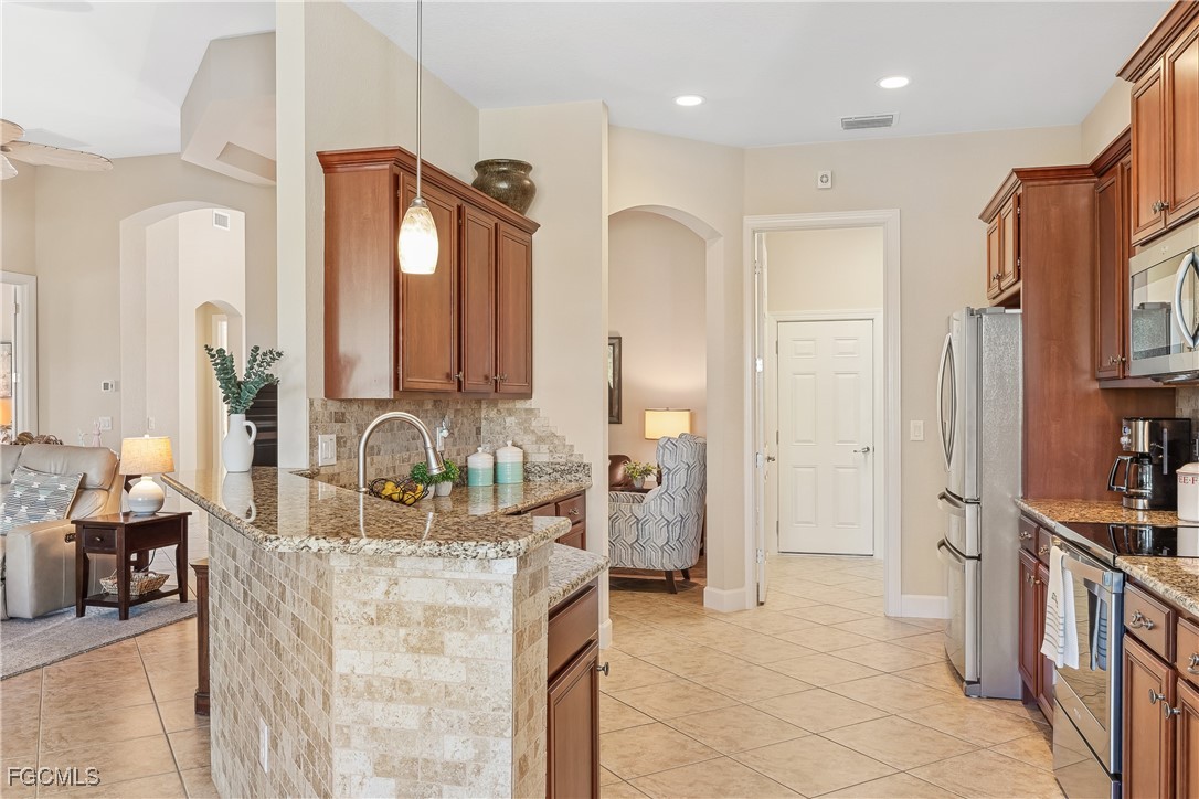 2 Bed SingleFamilyResidence for Sale in Somerset, FL — photo 11