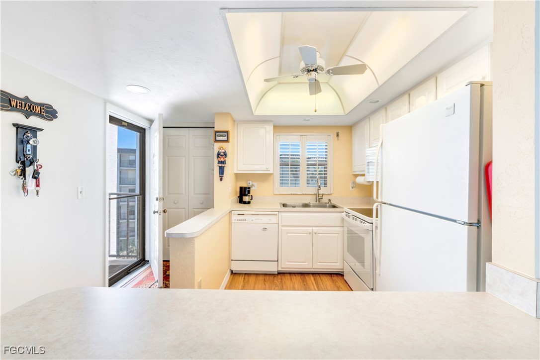 2 Bed Condominium for Sale in Fort Myers Beach, FL, $410,000 — photo 11
