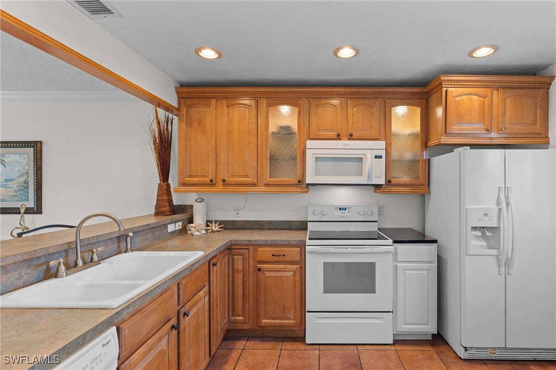 2 Bed Waterfront Home for Sale in Fort Myers, photo 11