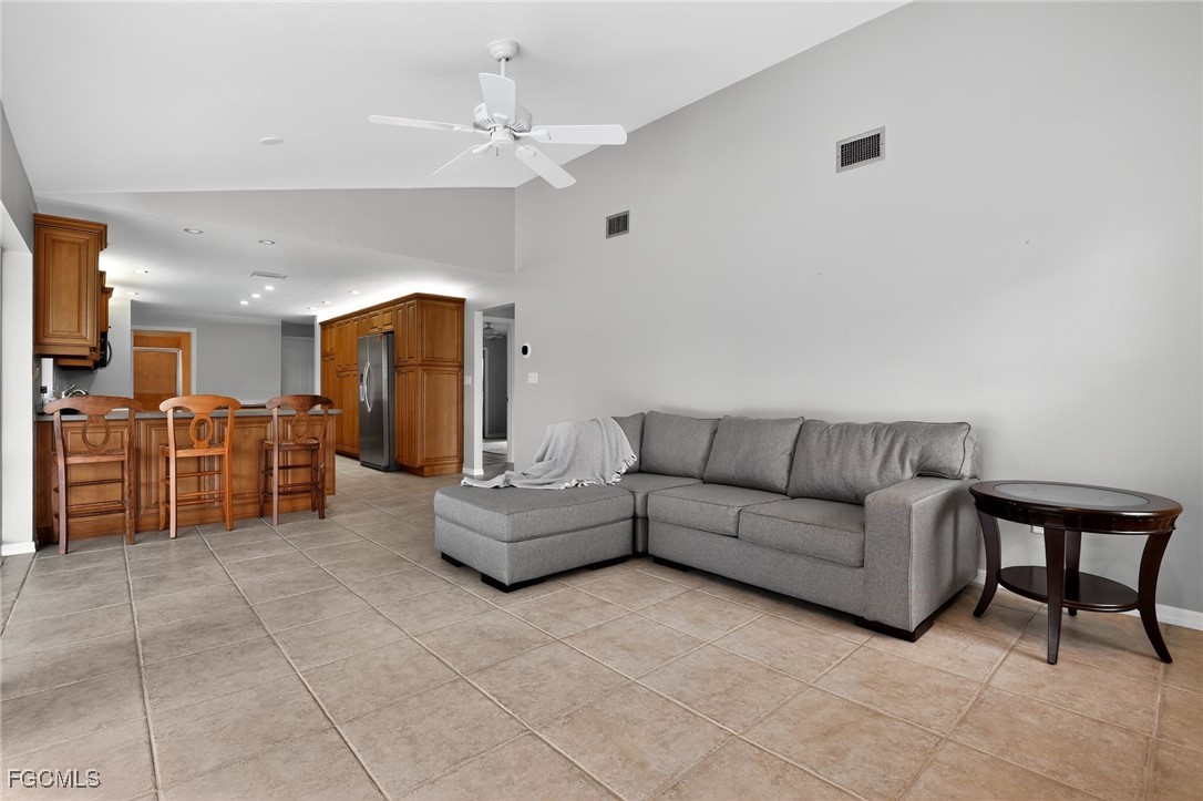 3 Bed Pool Home for Sale in Spanish Wells, photo 11