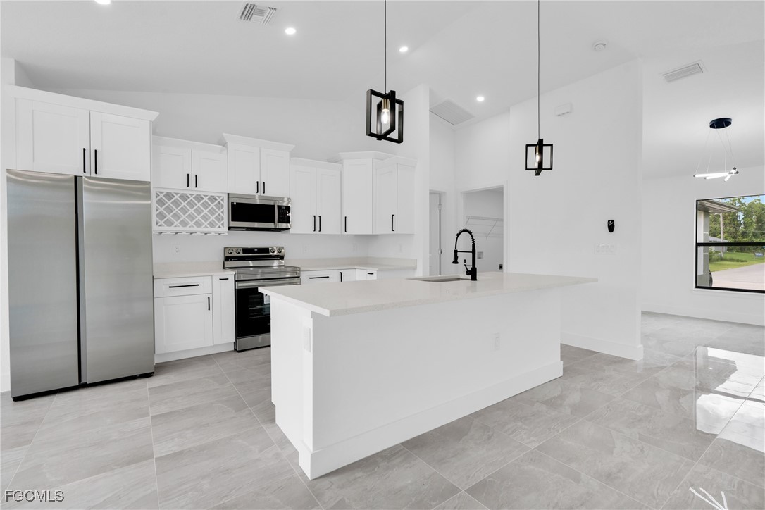 3 Bed SingleFamilyResidence for Sale in Lehigh Acres, photo 11