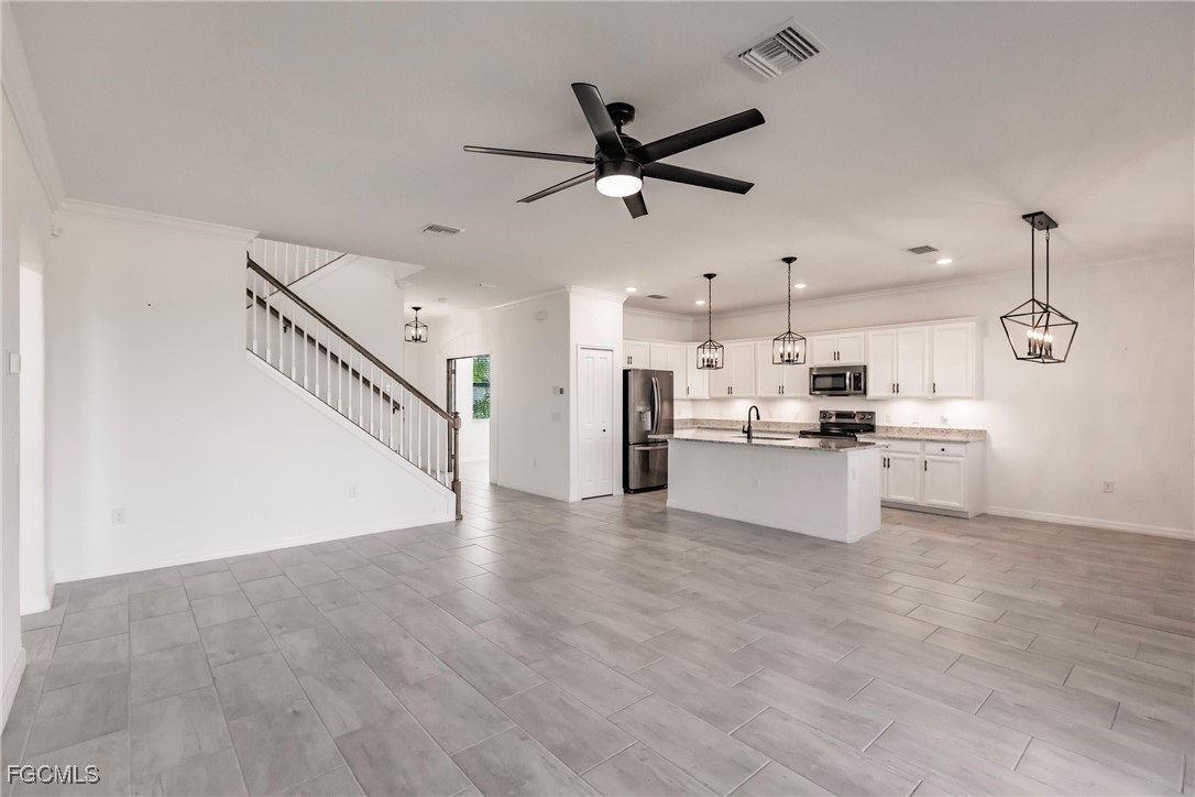 4 Bed SingleFamilyResidence for Sale in Portico, FL — photo 11